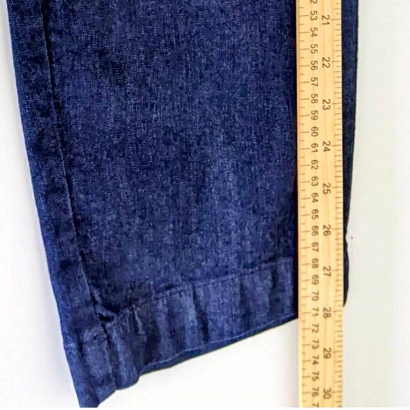 NEW Women's St. John's Bay Blue Mid Rise Stretch Tummy Control Denim Capri Jeans - Picture 8 of 8